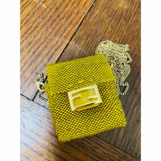 FENDI(ヘッドフォン/イヤフォン)のフリマアイテム一覧 FENDI(ヘッドフォン/イヤフォン)のフリマアイテム一覧