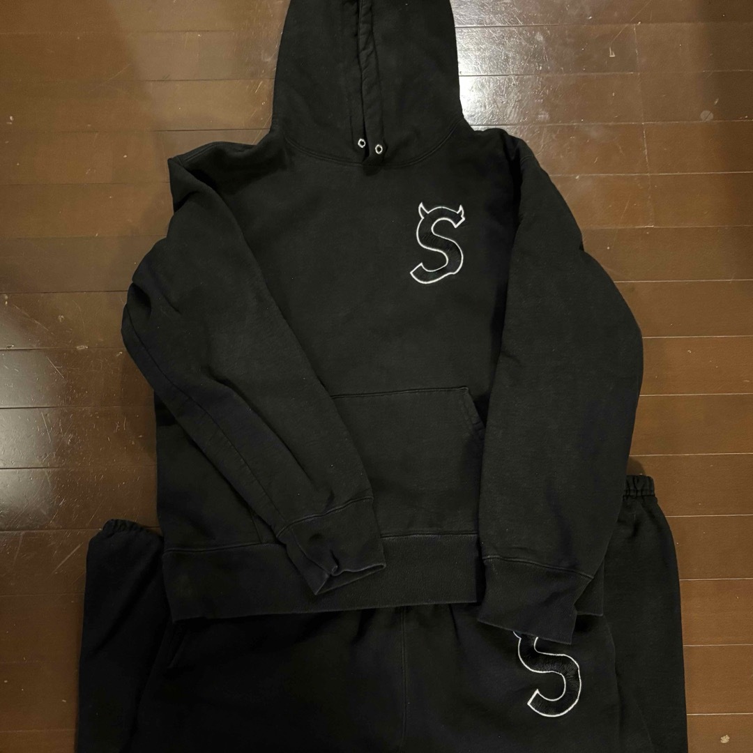 Supreme - 最安値 supremeスウェットセットアップ 黒 Sロゴ ツノ Supreme - 最安値 supremeスウェットセットアップ 黒 Sロゴ ツノ