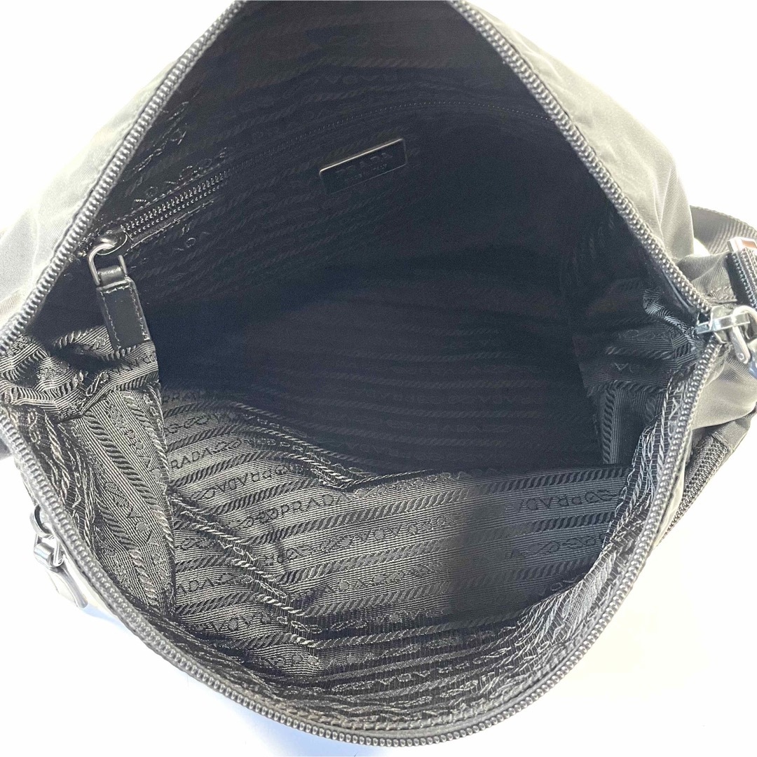 極美品〜美品】プラダ ショルダーバッグ カメラバッグ ナイロン 極美品〜美品】プラダ ショルダーバッグ カメラバッグ ナイロン