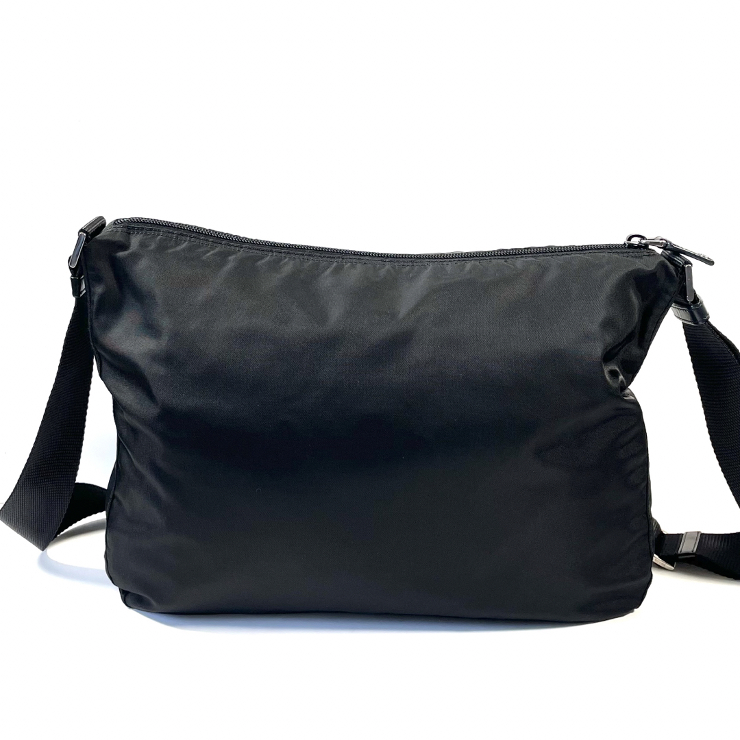 極美品〜美品】プラダ ショルダーバッグ カメラバッグ ナイロン 極美品〜美品】プラダ ショルダーバッグ カメラバッグ ナイロン