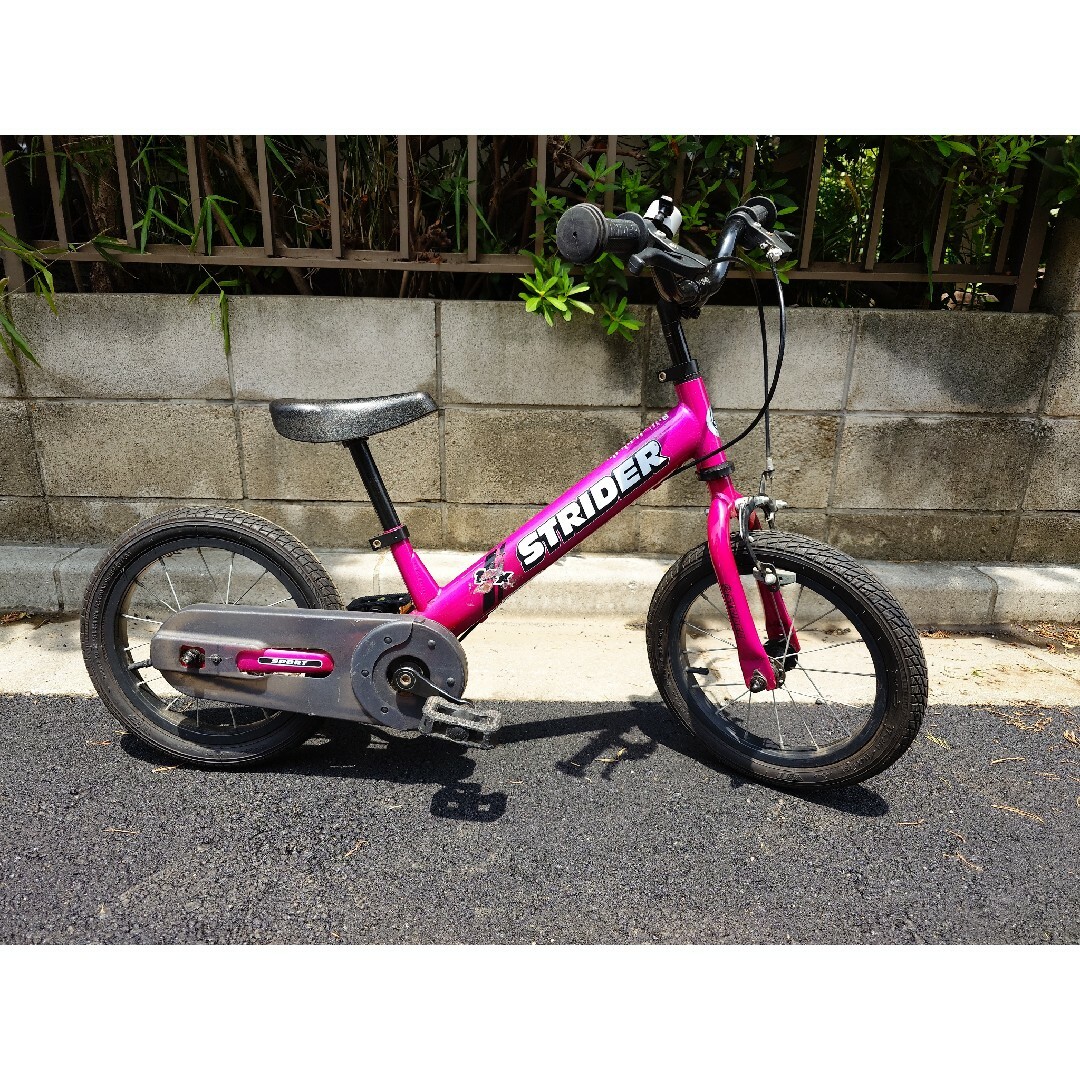 送料込】 ストライダー 14x ペダル付き キッズ 作 ピンク 自転車 送料込】 ストライダー 14x ペダル付き キッズ 作 ピンク 自転車