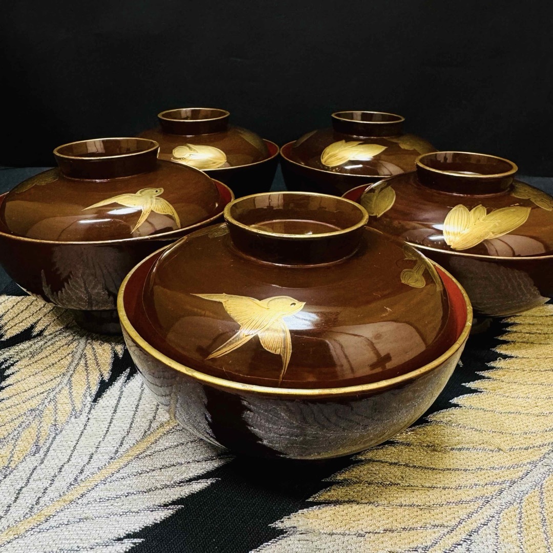 輪島塗 漆器 膳 黒地 金色模様(輪島塗 漆器 金蒔絵 蒔絵 蓋椀 輪島塗 漆器 膳 黒地 金色模様(輪島塗 漆器 金蒔絵 蒔絵 蓋椀