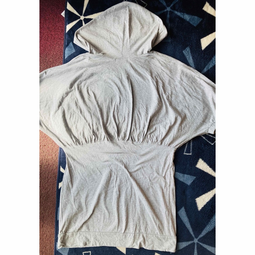 &.NOSTALGIA(ノスタルジア)のSALE パーカーTシャツ　胸下切替　ファスナー付　薄手　お尻まで隠れる　グレー レディースのトップス(Tシャツ(半袖/袖なし))の商品写真