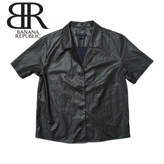 バナナリパブリック(Banana Republic)のBANANA REPUBLIC ブラックグリーン フェイクレザー 半袖シャツ(シャツ/ブラウス(半袖/袖なし))