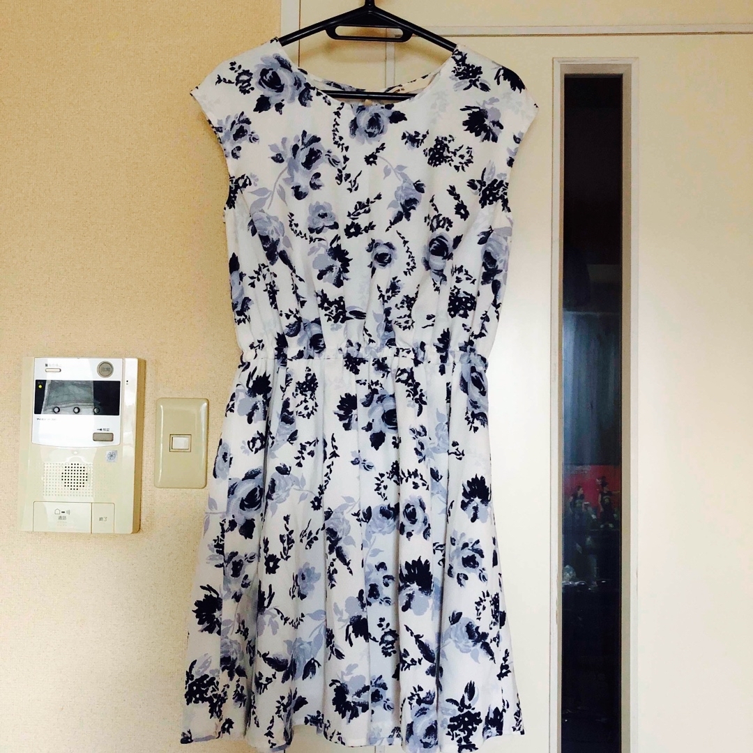 AS KNOW AS - AS KNOW AS ノースリーワンピース ホワイト 花柄の AS KNOW AS - AS KNOW AS ノースリーワンピース ホワイト 花柄の