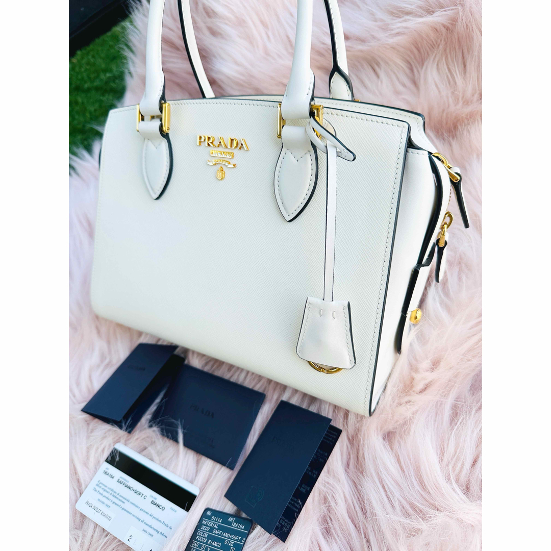 PRADA - 期間限定 未使用近い プラダ サフィアーノ ハンドバッグ PRADA - 期間限定 未使用近い プラダ サフィアーノ ハンドバッグ