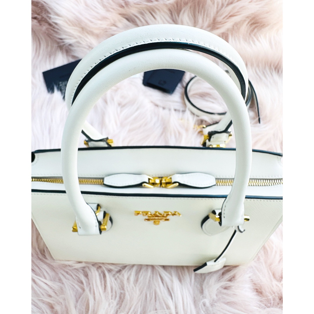 PRADA - 期間限定 未使用近い プラダ サフィアーノ ハンドバッグ PRADA - 期間限定 未使用近い プラダ サフィアーノ ハンドバッグ