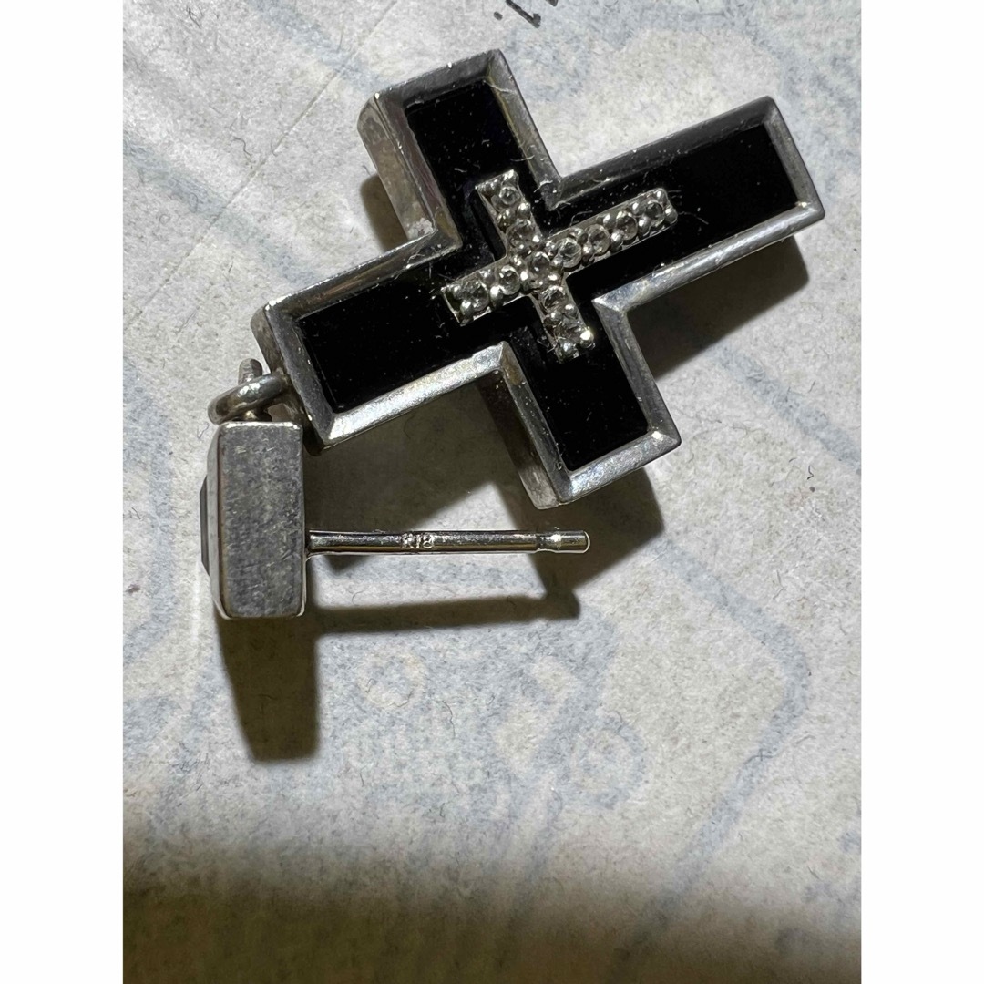 ジャスティンデイビス SEJ120 請け負う クロス ピアス オニキス ジャスティンデイビス SEJ120 請け負う クロス ピアス オニキス