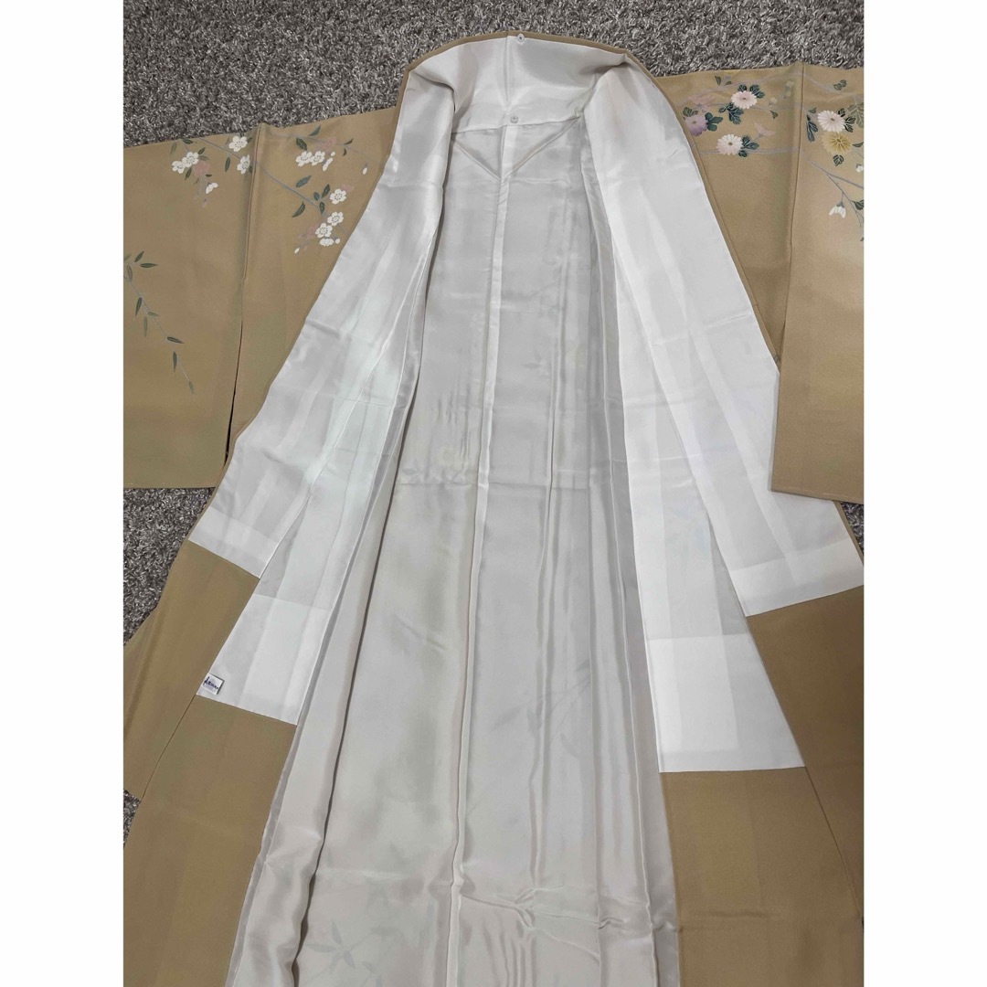 新品未使用‼️ 訪問着 友禅 ちりめん 正絹 ベージュ 花 新品未使用‼️ 訪問着 友禅 ちりめん 正絹 ベージュ 花