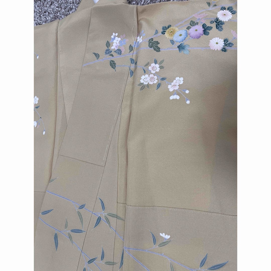 新品未使用‼️ 訪問着 友禅 ちりめん 正絹 ベージュ 花 新品未使用‼️ 訪問着 友禅 ちりめん 正絹 ベージュ 花