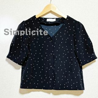 シンプリシテェ(Simplicite)のSimplicite　シンプリシテェ　ブラウス　黒　ドット　半袖　パフ袖　シャツ(シャツ/ブラウス(半袖/袖なし))