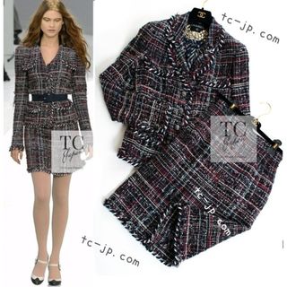CHANEL(スーツ ・ ホワイト/白色系)のフリマアイテム一覧 CHANEL(スーツ ・ ホワイト/白色系)のフリマアイテム一覧