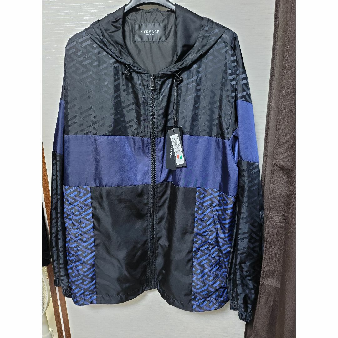 VERSACE - ヴェルサーチ VERSACE ナイロンパーカー サイズ50 検)PRADAの VERSACE - ヴェルサーチ VERSACE ナイロンパーカー サイズ50 検)PRADAの