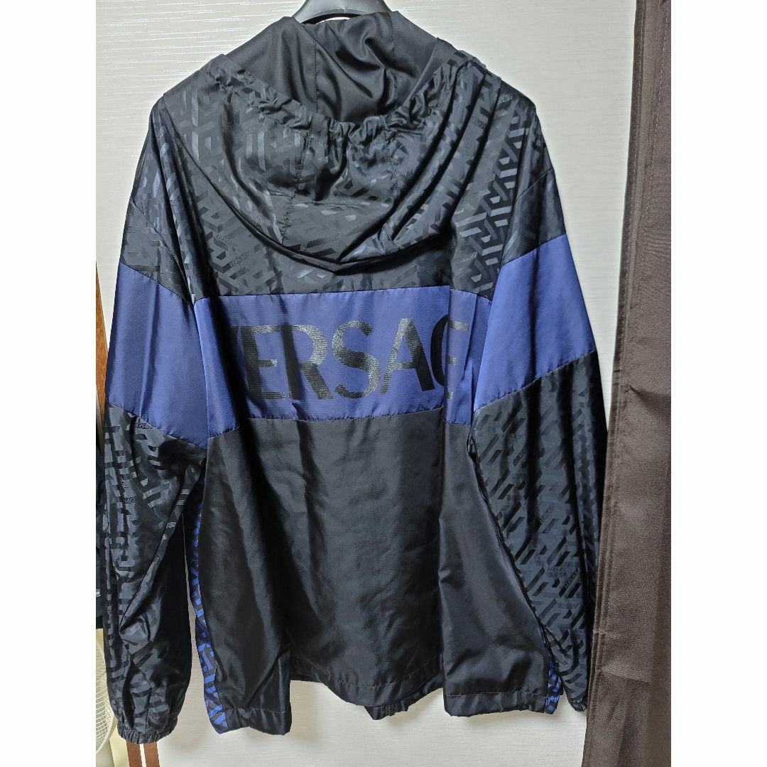 VERSACE - ヴェルサーチ VERSACE ナイロンパーカー サイズ50 検)PRADAの VERSACE - ヴェルサーチ VERSACE ナイロンパーカー サイズ50 検)PRADAの