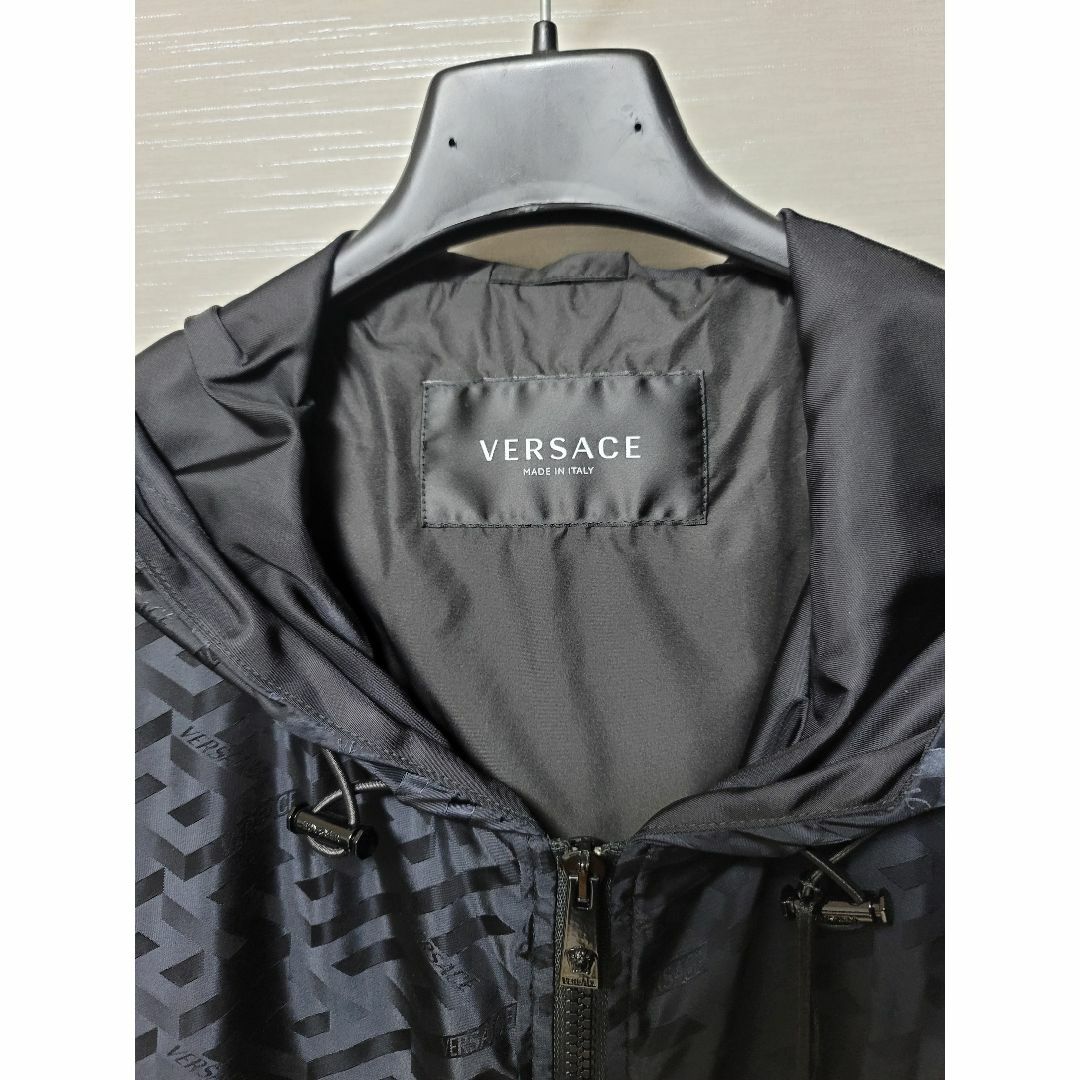 VERSACE - ヴェルサーチ VERSACE ナイロンパーカー サイズ50 検)PRADAの VERSACE - ヴェルサーチ VERSACE ナイロンパーカー サイズ50 検)PRADAの