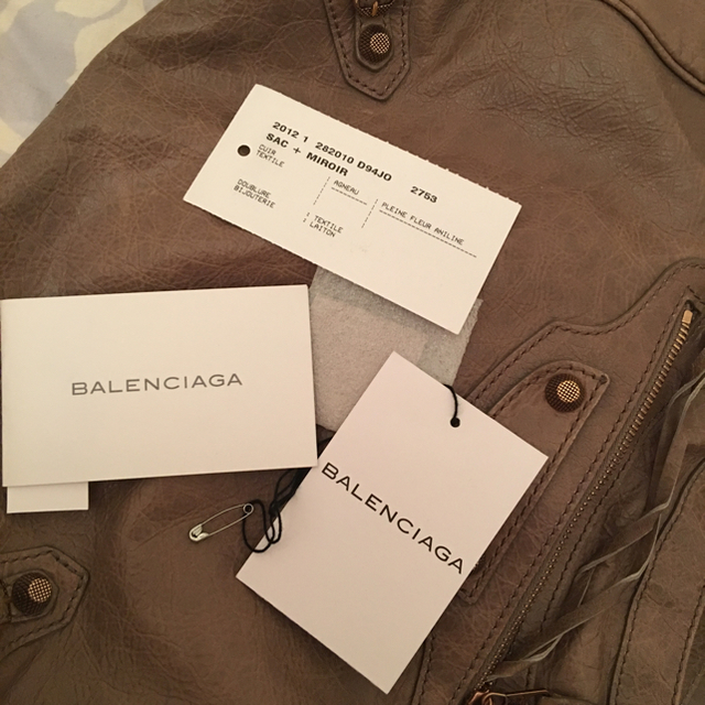 Balenciaga(バレンシアガ)のまぁいさま 専用❤︎バレンシアガ♡ベージュ♡本物 レディースのバッグ(ハンドバッグ)の商品写真