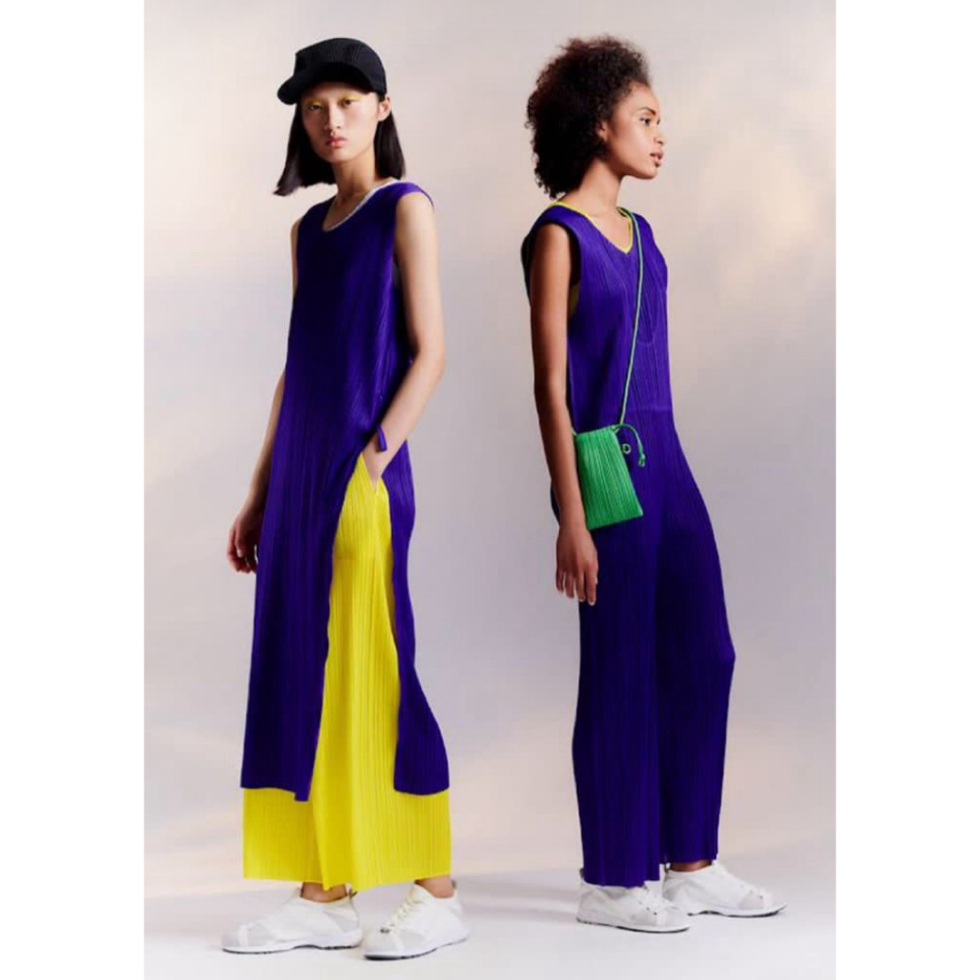 極美品 PLEATS PLEASE イッセイミヤケ ストレートパンツ 極美品 PLEATS PLEASE イッセイミヤケ ストレートパンツ