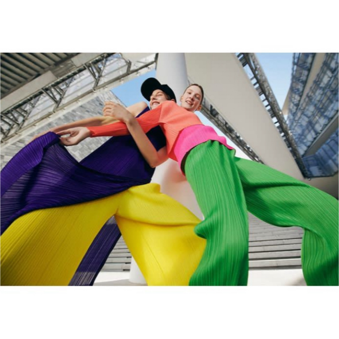 極美品 PLEATS PLEASE イッセイミヤケ ストレートパンツ 極美品 PLEATS PLEASE イッセイミヤケ ストレートパンツ