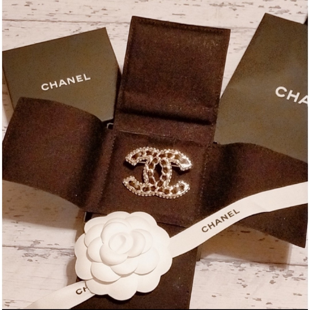 CHANEL - 新品 CHANEL シャネル ブローチ ccマークの通販 by CHANEL - 新品 CHANEL シャネル ブローチ ccマークの通販 by