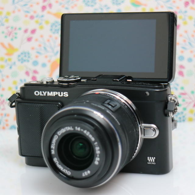 OLYMPUS(オリンパス)の♪一眼レフを始めませんか♪ 自撮り-WifiもOK　オリンパス E-PL5★2u スマホ/家電/カメラのカメラ(デジタル一眼)の商品写真