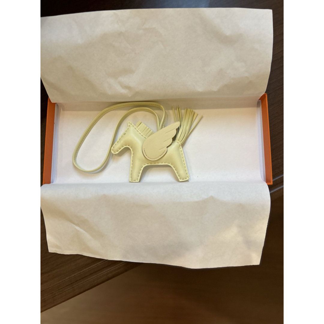 新品 HERMES エルメスペガサスチャームジョーヌミルトン 新品 HERMES エルメスペガサスチャームジョーヌミルトン