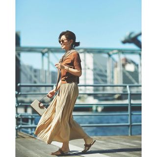デミルクスビームス(Demi-Luxe BEAMS)のDemi-Luxe BEAMS サテンプリーツスカート ベージュ🍯(ロングスカート)