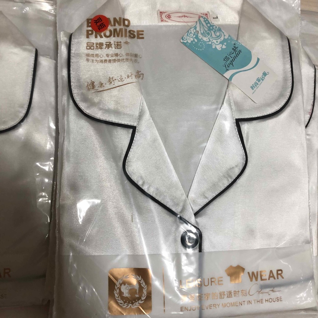 2着　パジャマ 半袖 サイズL シルバー  セットアップルームウェア 女性 レディースのルームウェア/パジャマ(パジャマ)の商品写真