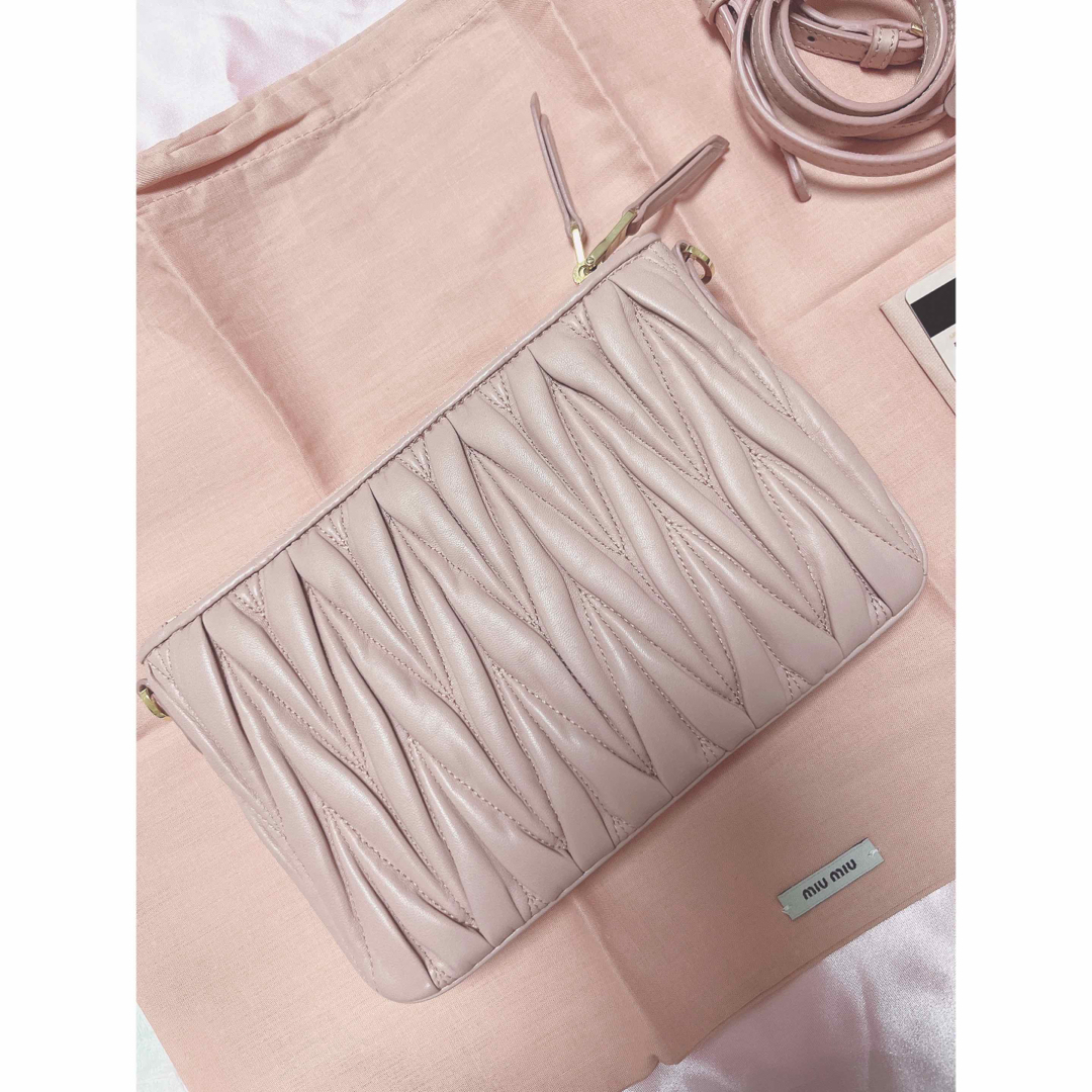 miumiu マドラス ピンク ショルダーバッグ ほぼ未使用 miumiu マドラス ピンク ショルダーバッグ ほぼ未使用