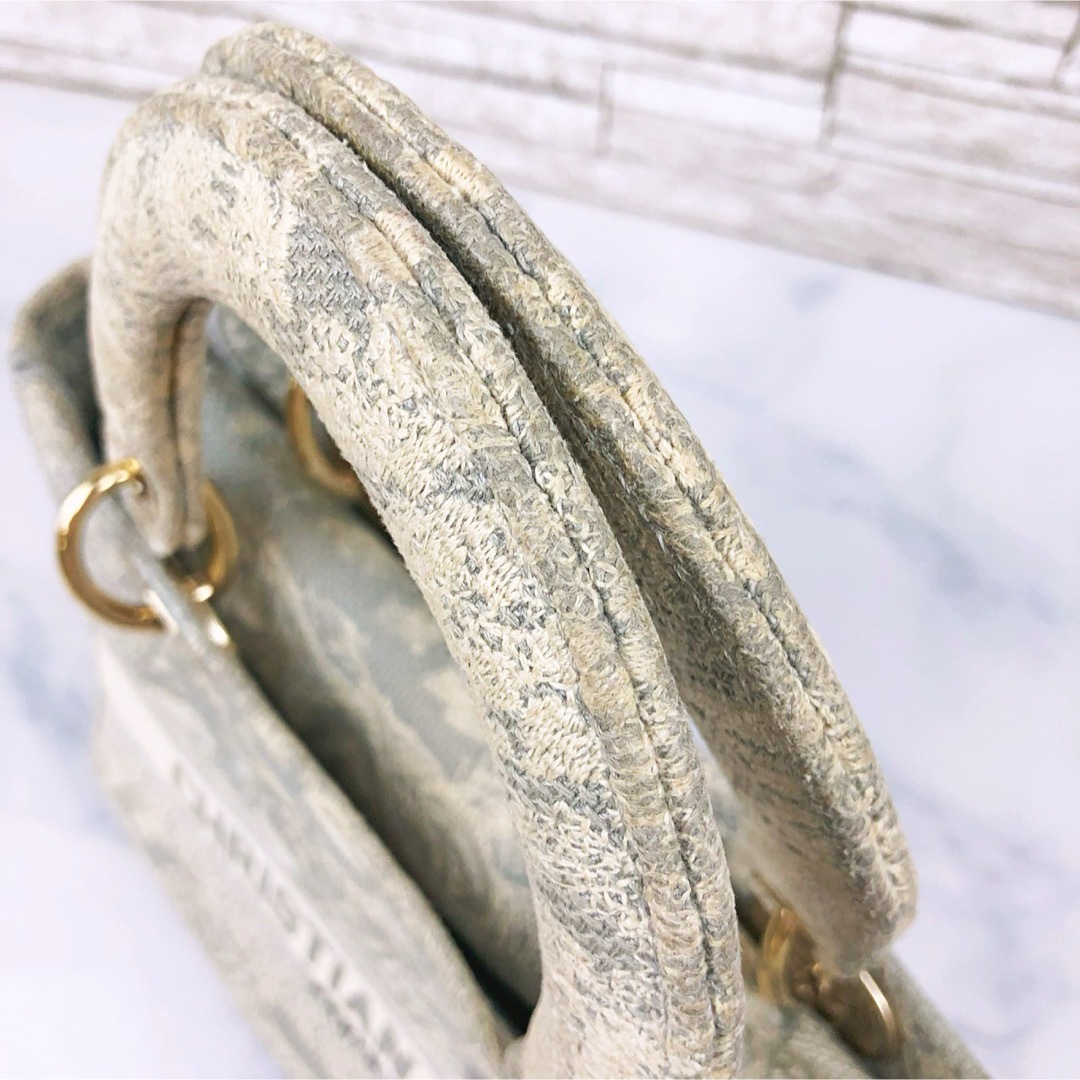 Christian Dior - 最安値✨ Dior LADY D-LITE バッグ ミディアム Christian Dior - 最安値✨ Dior LADY D-LITE バッグ ミディアム