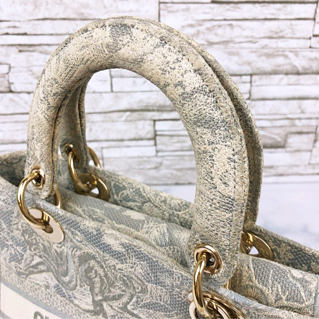 Christian Dior - 最安値✨ Dior LADY D-LITE バッグ ミディアム Christian Dior - 最安値✨ Dior LADY D-LITE バッグ ミディアム