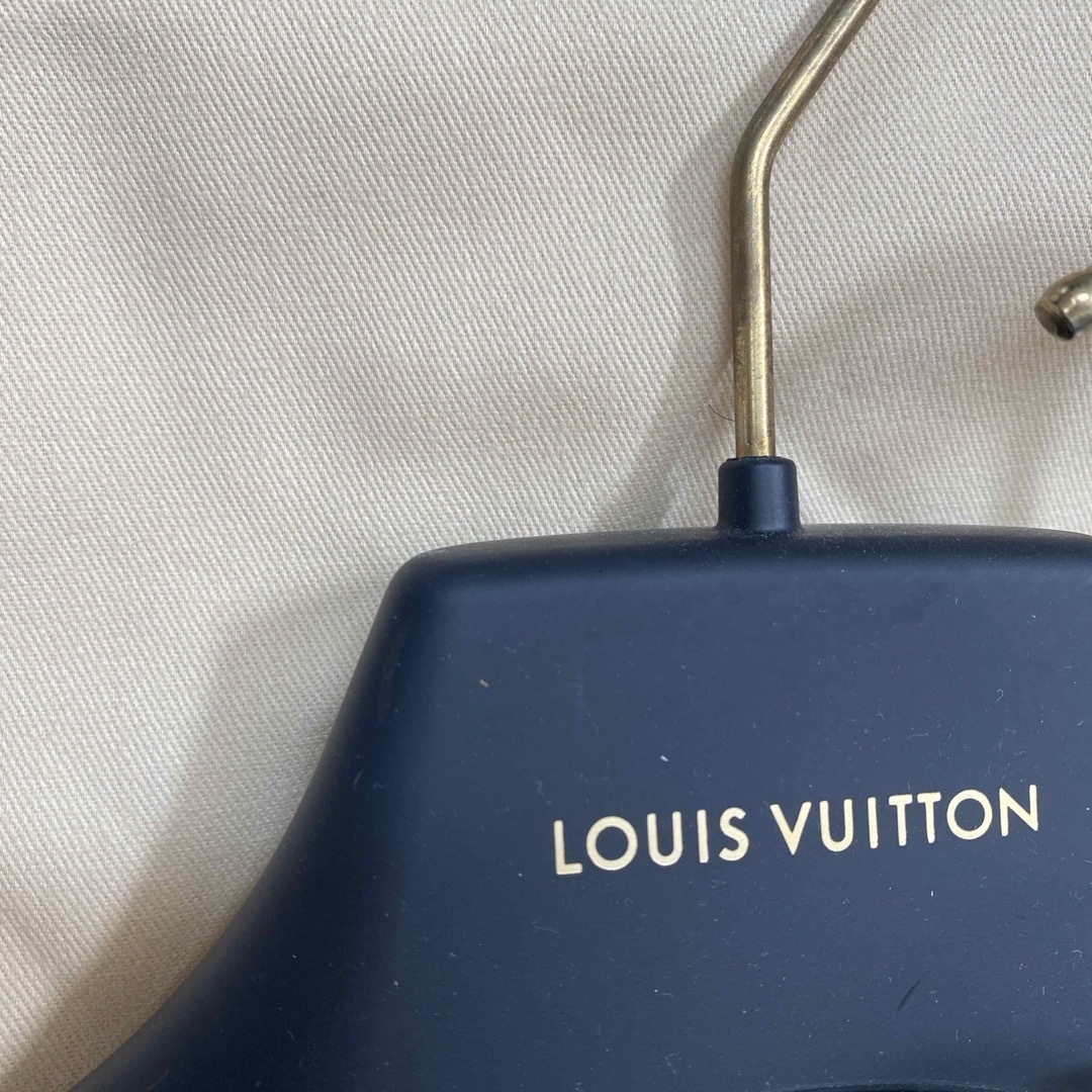 LOUIS VUITTON - ルイヴィトン ハンガーとスーツカバーセットの LOUIS VUITTON - ルイヴィトン ハンガーとスーツカバーセットの