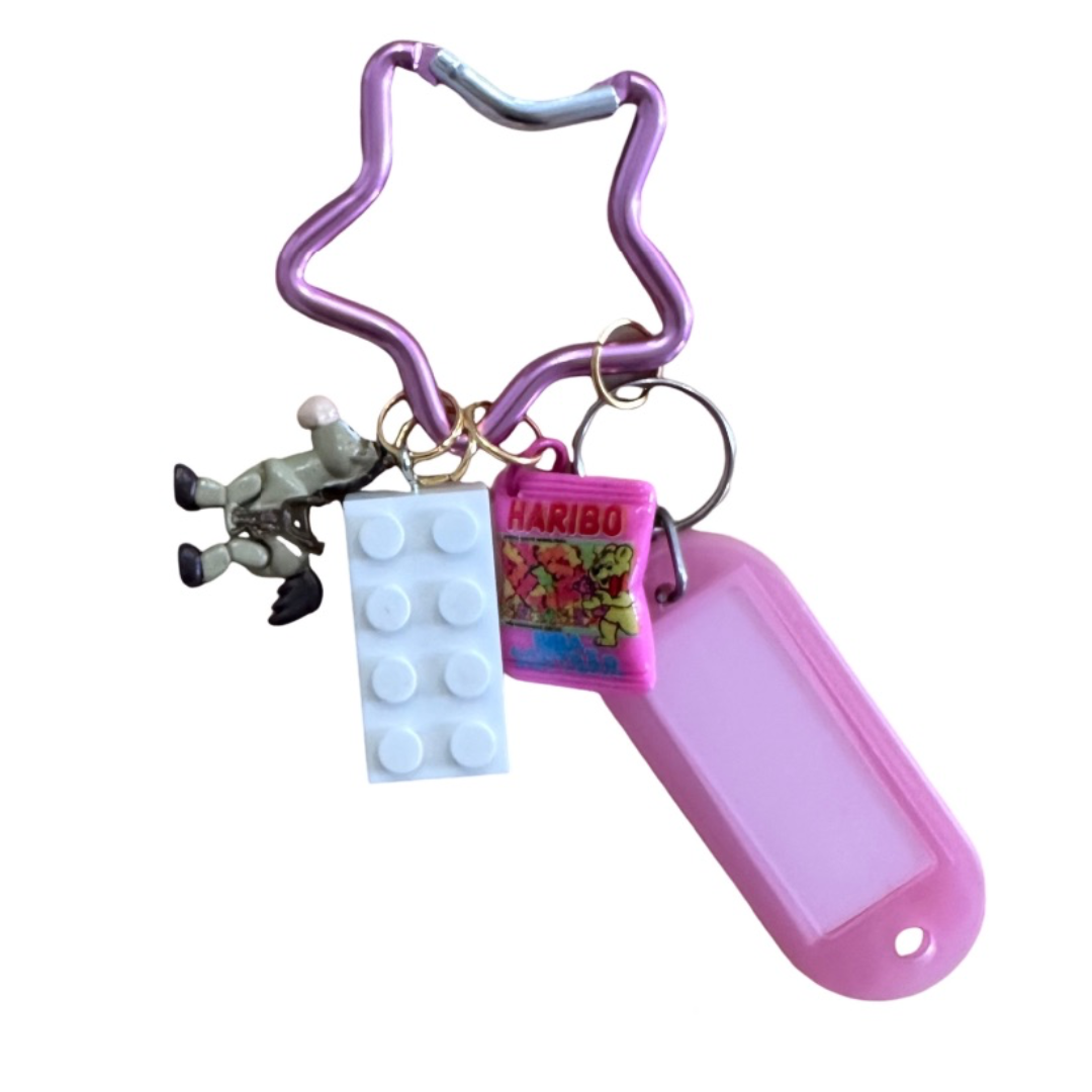 大人気 ❤️ チャーム 新品未使用 じゃら付け じゃらじゃらキーホルダー レディースのアクセサリー(チャーム)の商品写真
