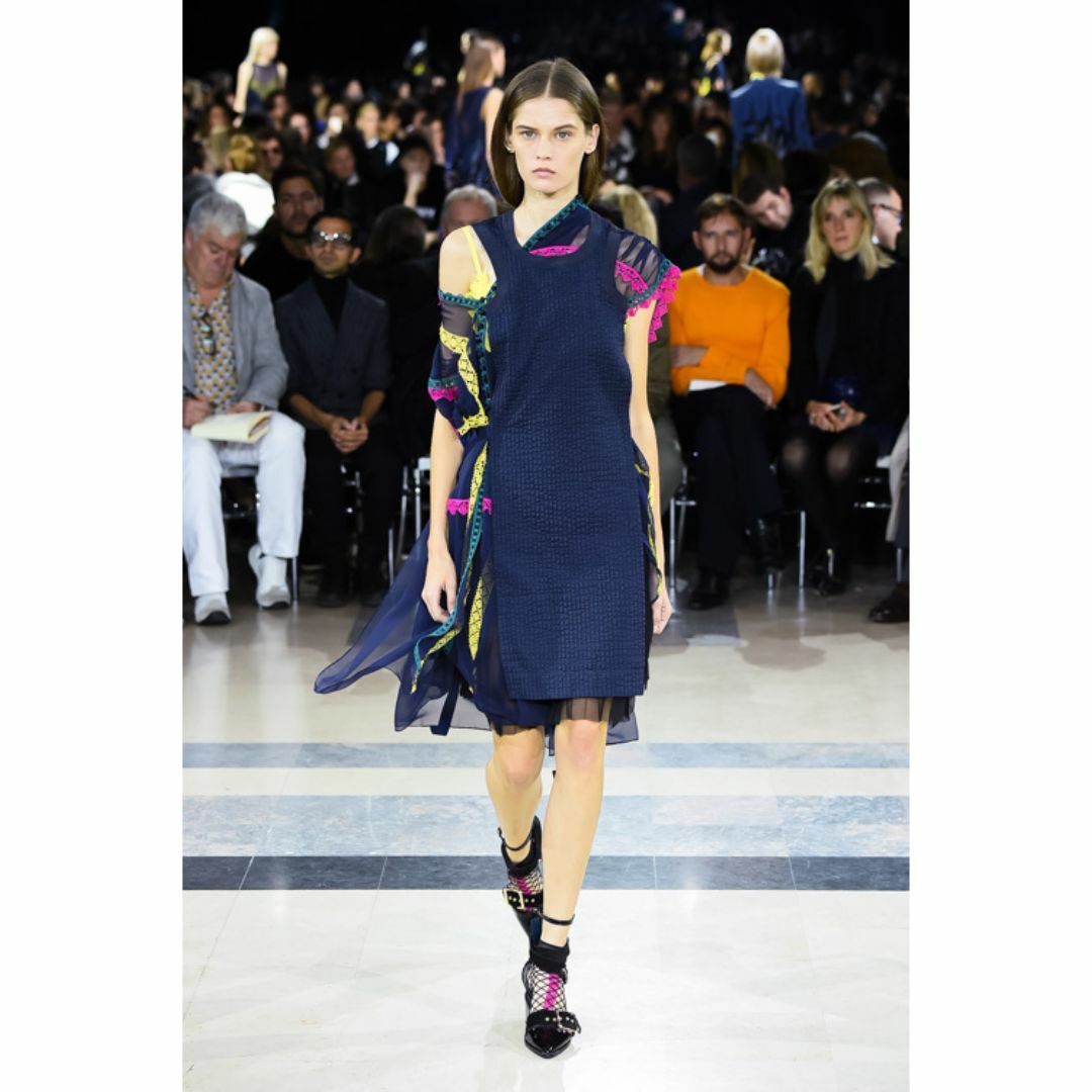 sacai サカイ コレクションラインワンピース sacai サカイ コレクションラインワンピース