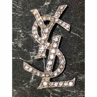 Yves Saint Laurent(ブローチ/コサージュ)のフリマアイテム一覧 Yves Saint Laurent(ブローチ/コサージュ)のフリマアイテム一覧