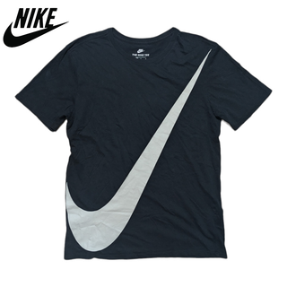 ナイキ(NIKE)のNIKE ブラック 逆スウォッシュ ロゴ Tシャツ(Tシャツ/カットソー(半袖/袖なし))