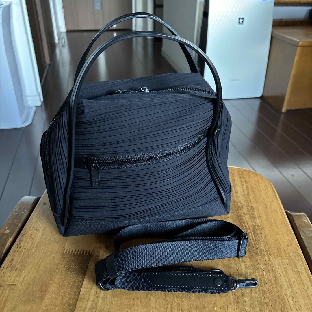 プリーツプリーズBIAS PLEATS BAG BLACK ハンドバッグ プリーツプリーズBIAS PLEATS BAG BLACK ハンドバッグ