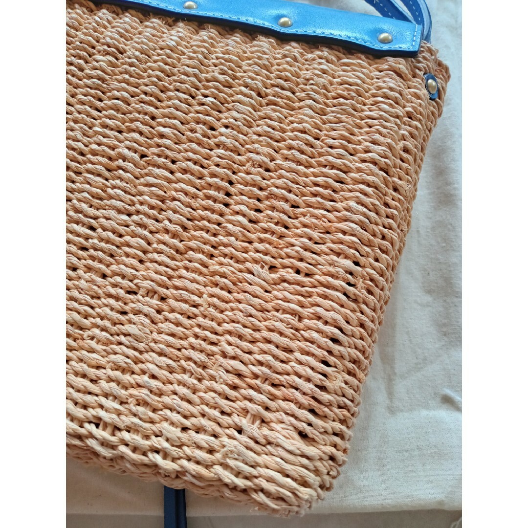 Tory Burch かご素材 ショルダーバッグ タッセル デカロゴ Tory Burch かご素材 ショルダーバッグ タッセル デカロゴ