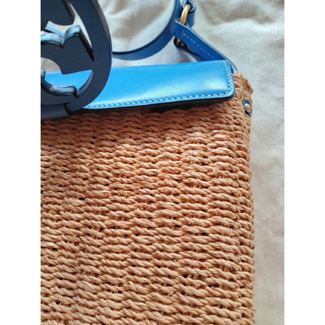 Tory Burch かご素材 ショルダーバッグ タッセル デカロゴ Tory Burch かご素材 ショルダーバッグ タッセル デカロゴ