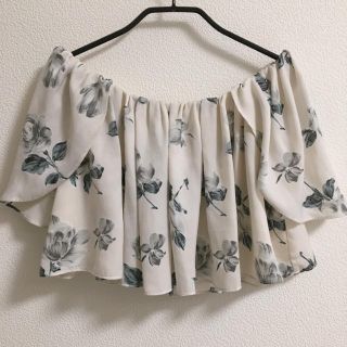 スナイデル(SNIDEL)の2017年2月迄様専用！snidel 美品 オフショルダートップス 花柄(シャツ/ブラウス(半袖/袖なし))