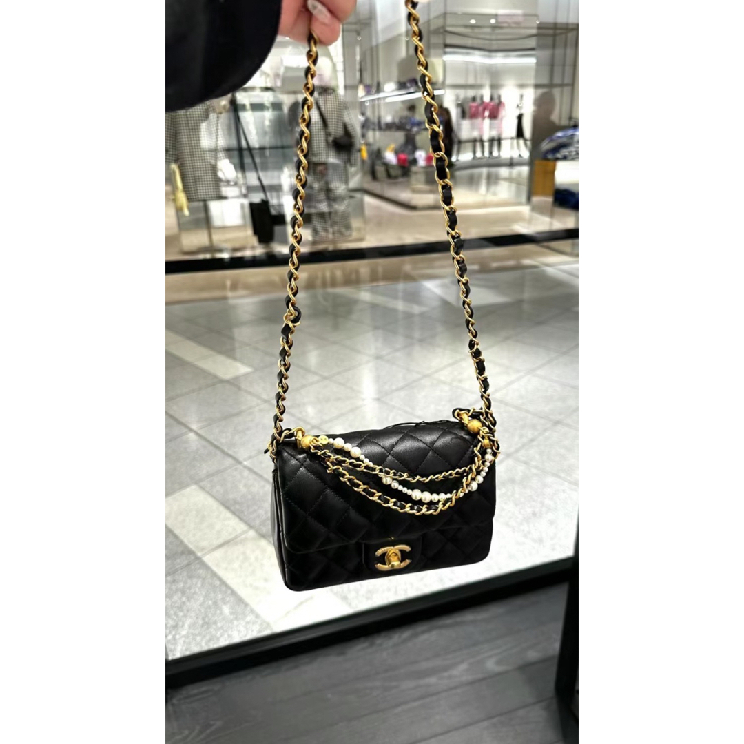 CHANEL - シャネルchanel ミニフラップ ショルダーバック パール CHANEL - シャネルchanel ミニフラップ ショルダーバック パール