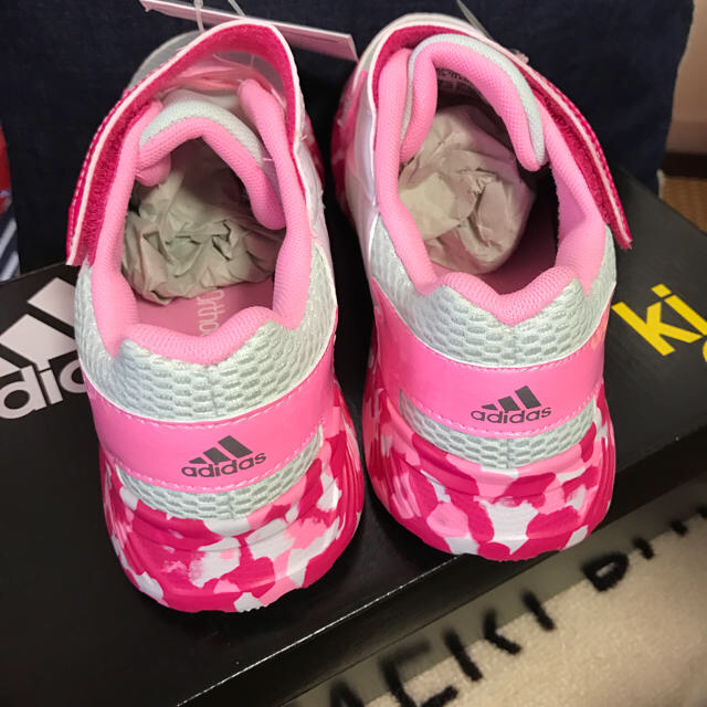 adidas(アディダス)のりょうちゃん様専用 キッズ/ベビー/マタニティのキッズ靴/シューズ(15cm~)(スニーカー)の商品写真