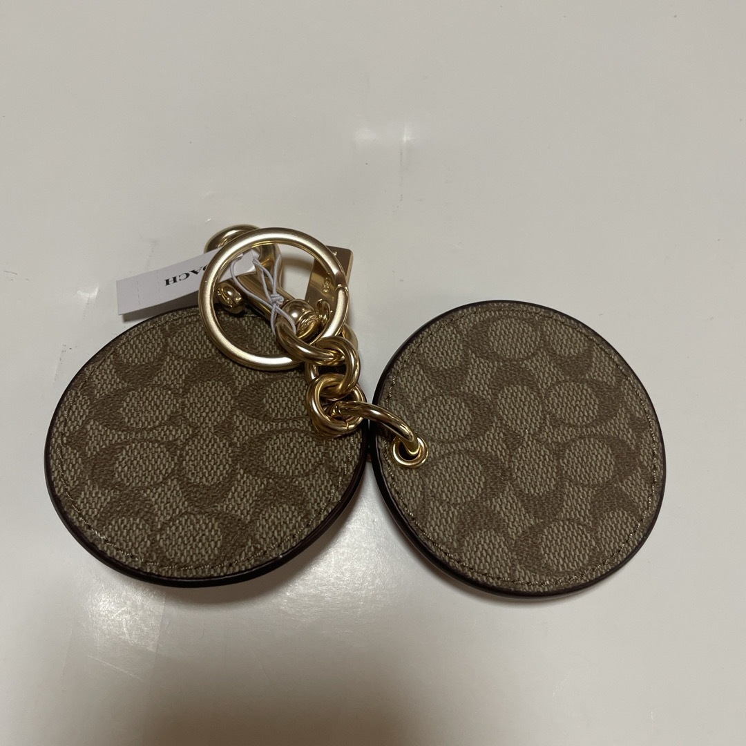 COACH - コーチ バッグ チャーム シグネチャー ミラー 新品 未 COACH - コーチ バッグ チャーム シグネチャー ミラー 新品 未