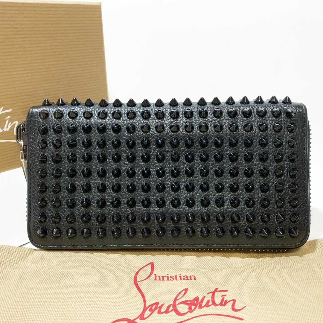 美品 ルブタン 長財布 ラウンドジップ メタルスタッズ レザー 黒 美品 ルブタン 長財布 ラウンドジップ メタルスタッズ レザー 黒
