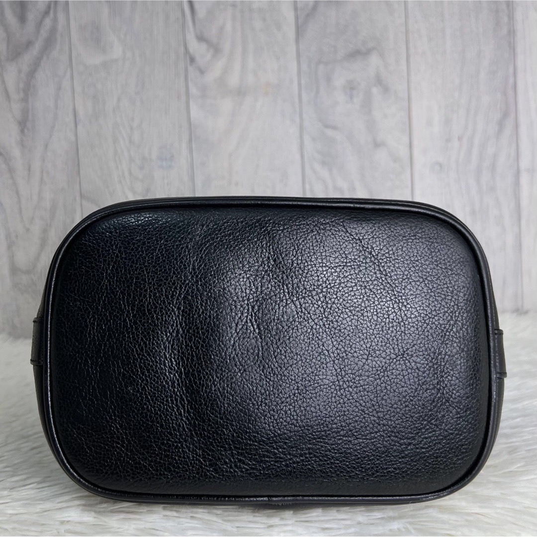 人気♡美品♡イルビゾンテ レザー エンボスロゴ ショルダー 人気♡美品♡イルビゾンテ レザー エンボスロゴ ショルダー