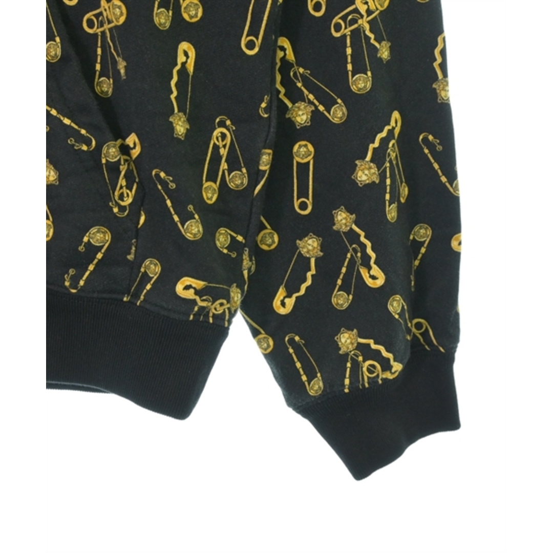 VERSACE - VERSACE ヴェルサーチ パーカー M 黒x黄(総柄) 【古着 VERSACE - VERSACE ヴェルサーチ パーカー M 黒x黄(総柄) 【古着