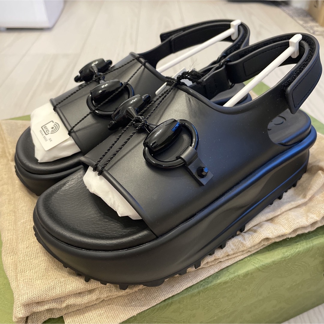 GUCCI - GUCCI グッチ ホースビット 厚底 ラバー サンダルの通販 GUCCI - GUCCI グッチ ホースビット 厚底 ラバー サンダルの通販