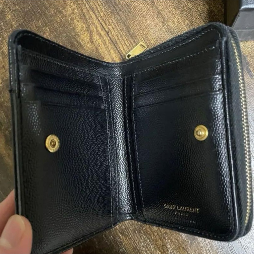イヴ・サンローラン 二つ折り財布 イヴ・サンローラン 二つ折り財布