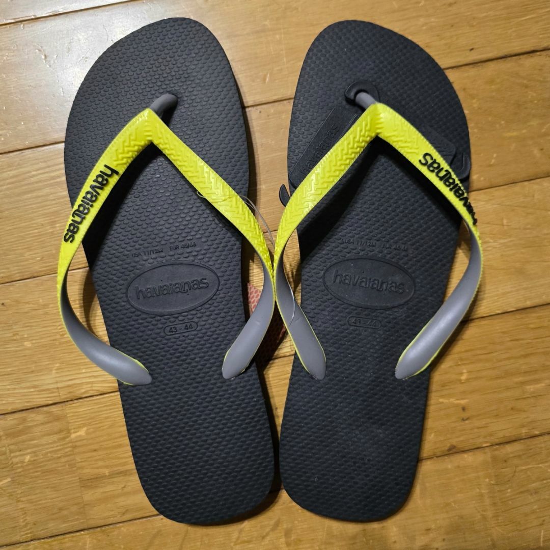 havaianas(ハワイアナス)のハワイアナス トップ ビーチサンダル ブラック イエロー 約28-29cm メンズの靴/シューズ(サンダル)の商品写真