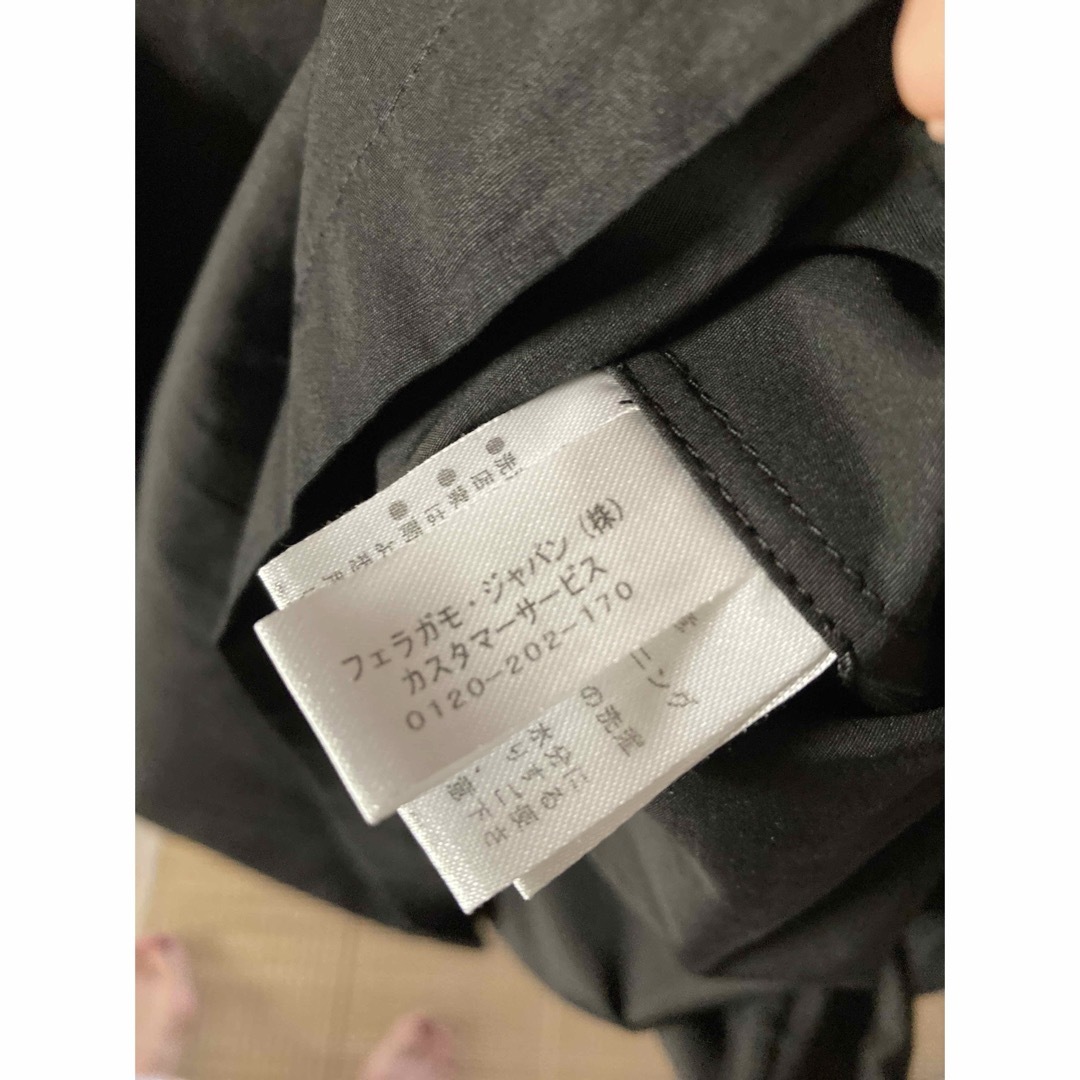 100%本物 フェラガモ フリルブラウス 黒 トップス