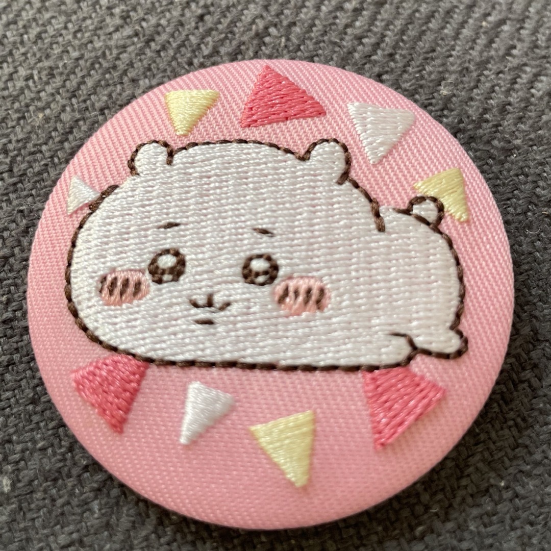 ちいかわ(チイカワ)のちいかわビスケット⭐︎刺繍缶バッチ エンタメ/ホビーのおもちゃ/ぬいぐるみ(キャラクターグッズ)の商品写真